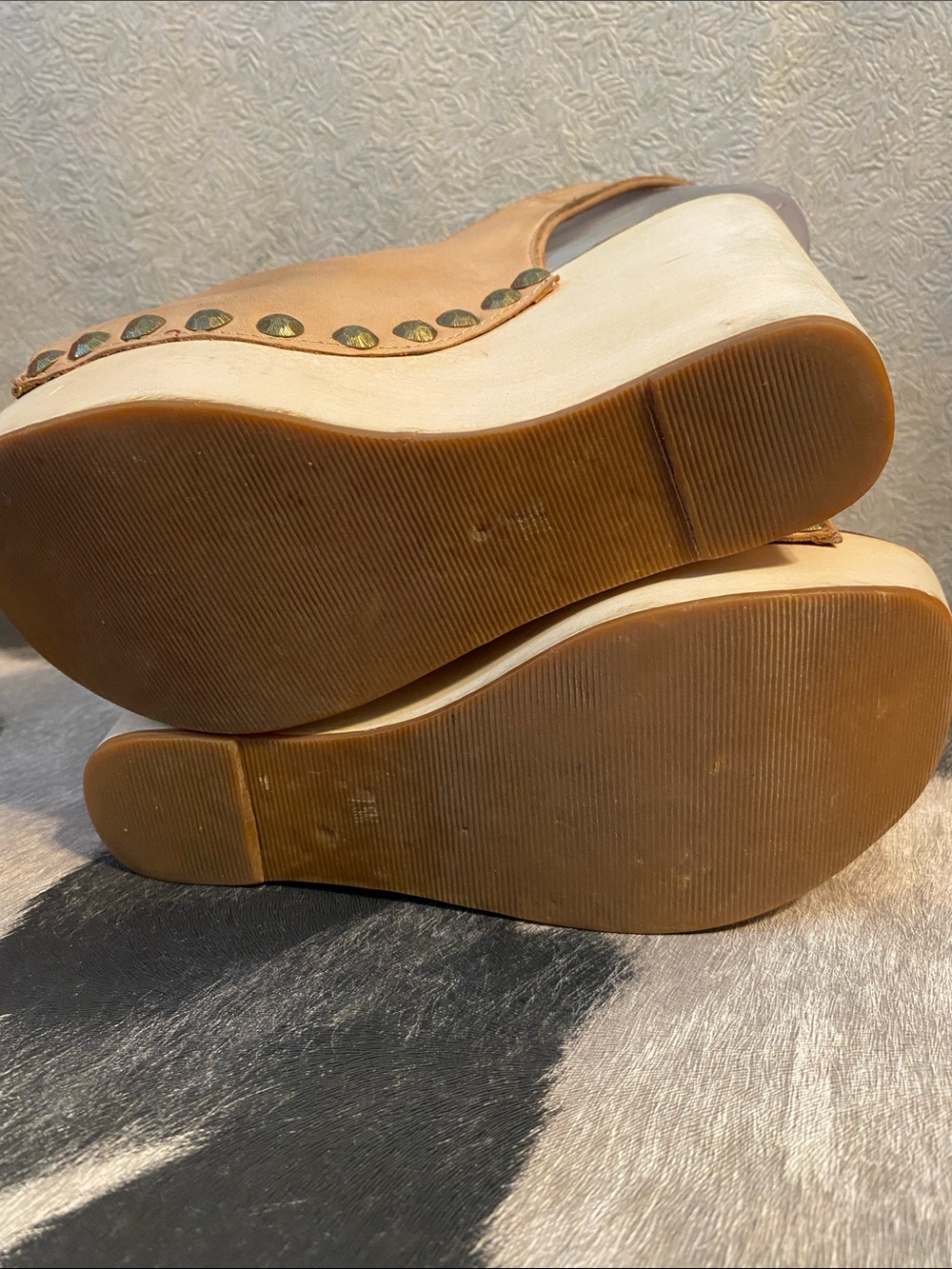 Jeffrey Campbell Tan Open-Toe Platform Clogs - Picture 5 of 12